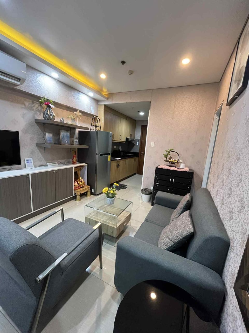 TV and multimedia, Living room, Seating area, air conditioner