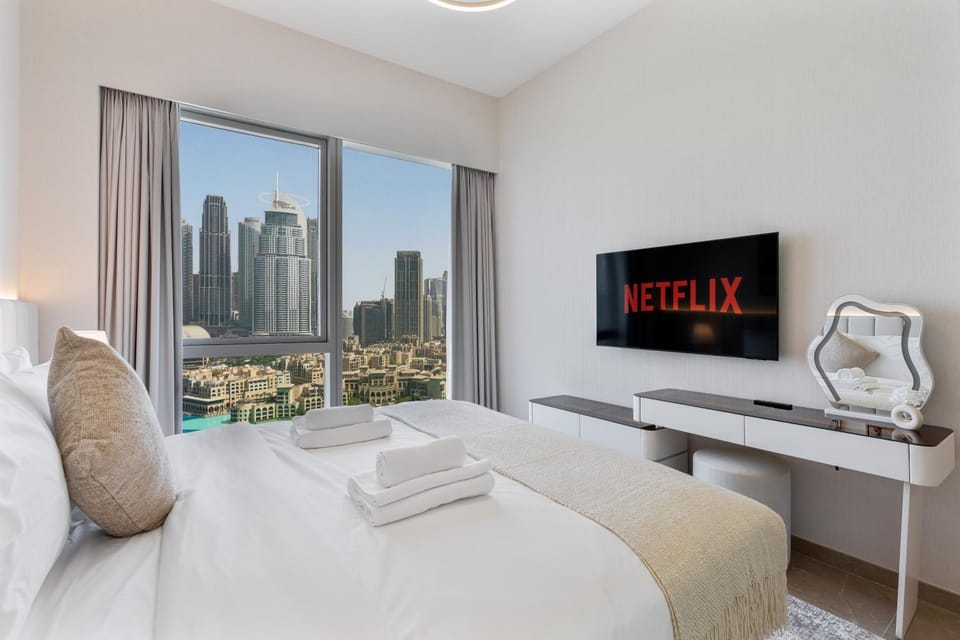 Bed, TV and multimedia, Photo of the whole room, Bedroom, towels