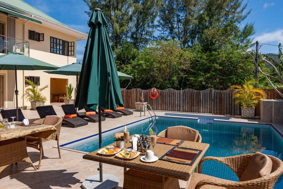 Day, Food and drinks, Swimming pool