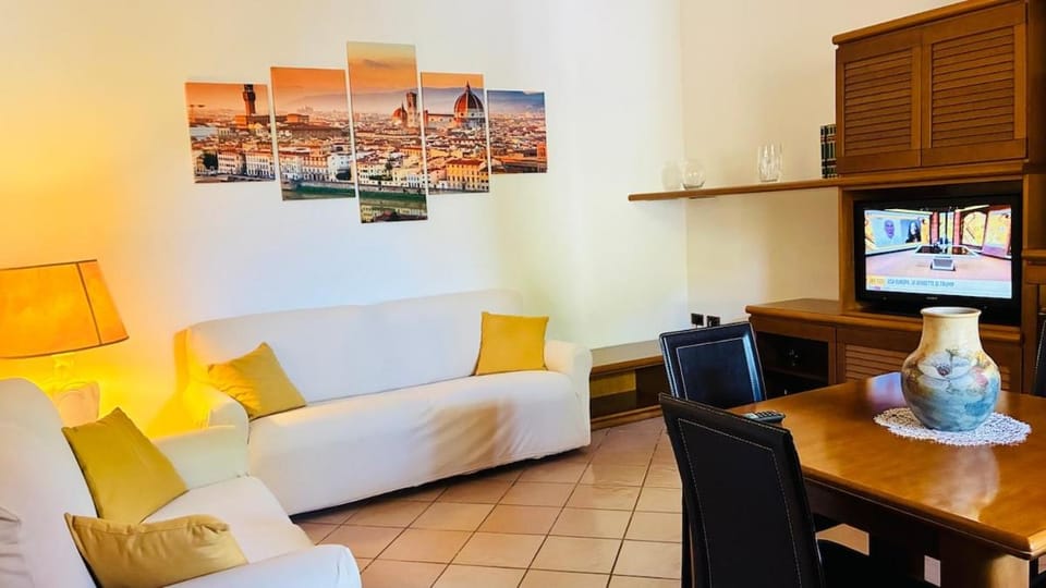Communal lounge/ TV room, TV and multimedia, Living room, Seating area, Evening entertainment