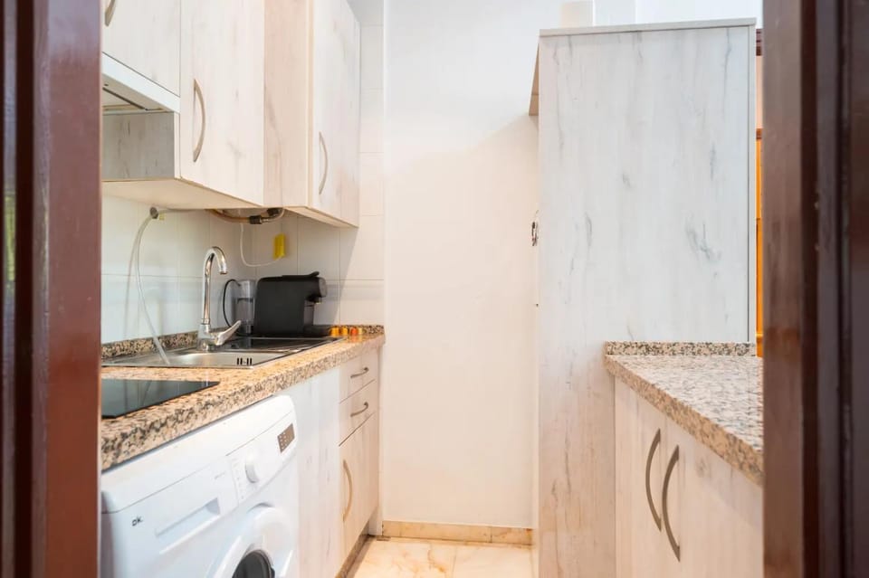 minibar, washing machine