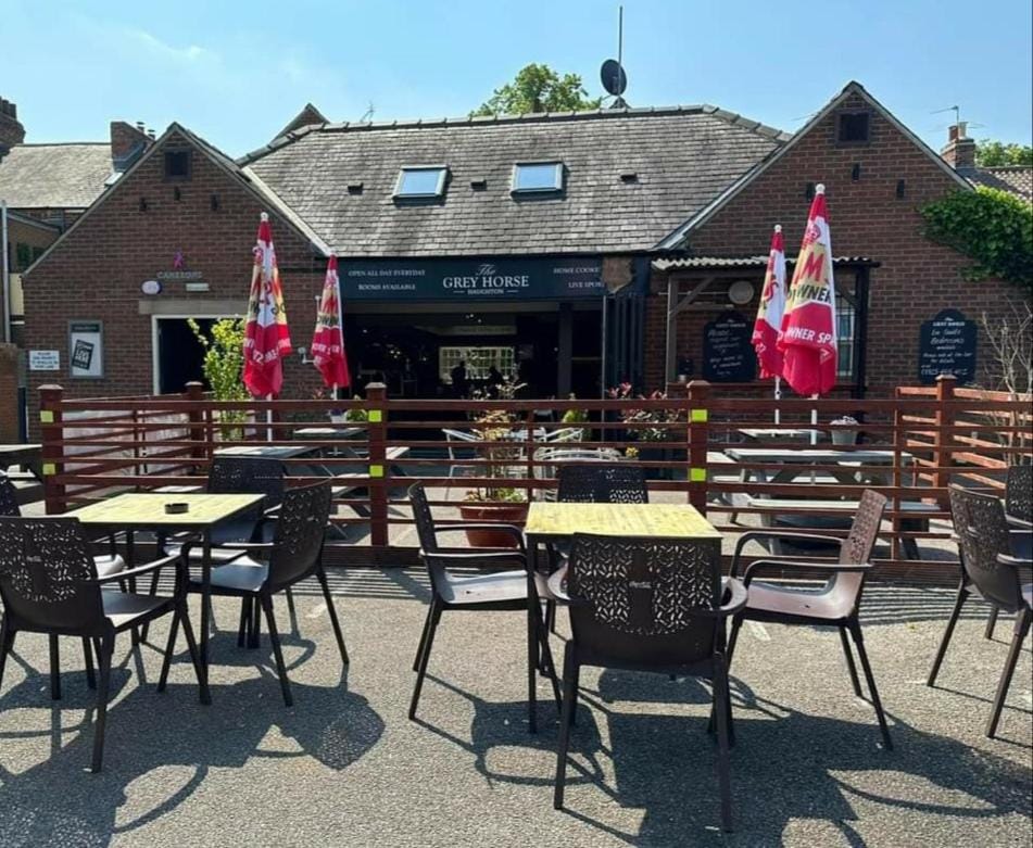 Property building, Garden, Lounge or bar