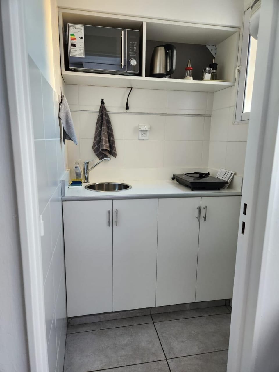 Kitchen or kitchenette, microwave, stove