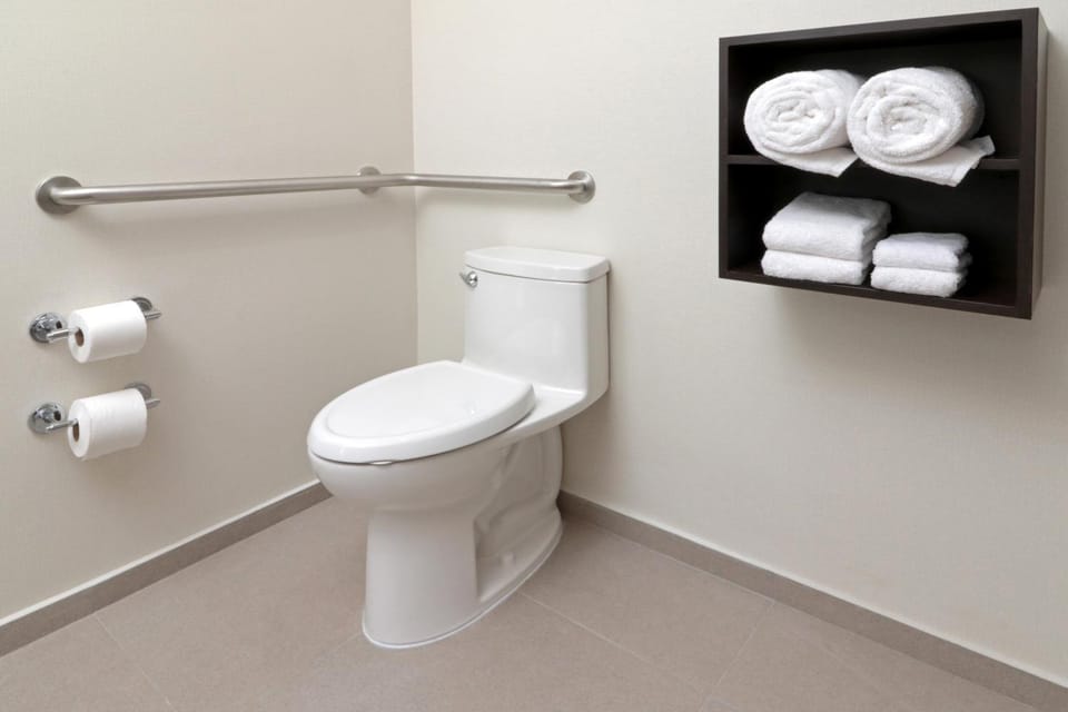 Bathroom, towels