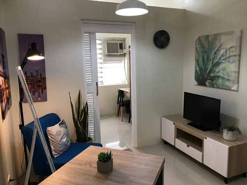 TV and multimedia, Living room, Seating area, Dining area, internet
