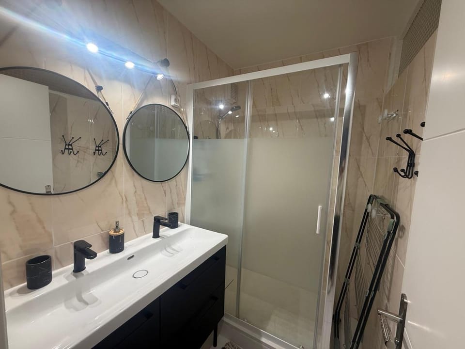 Shower, Bathroom