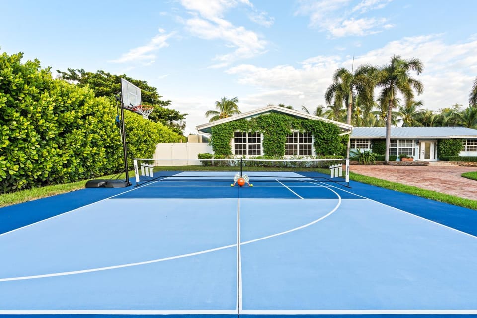 Pickleball, Heated Pool, Sauna,Bar! House in West Palm Beach