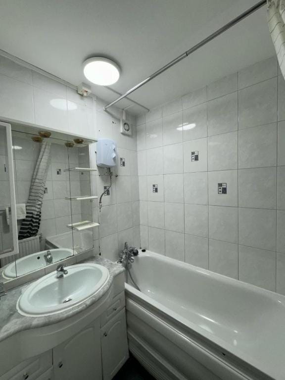 Hot Tub, towels