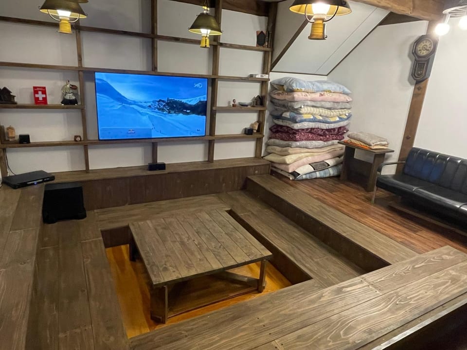 Communal lounge/ TV room, Communal lounge/ TV room, TV and multimedia, Seating area, Evening entertainment