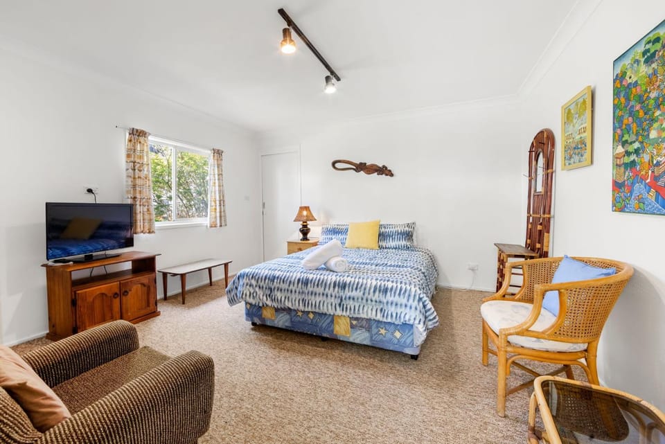 Banksia Cottage - Pet Friendly Waterfront House in Callala Bay