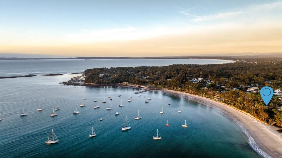 Banksia Cottage - Pet Friendly Waterfront House in Callala Bay