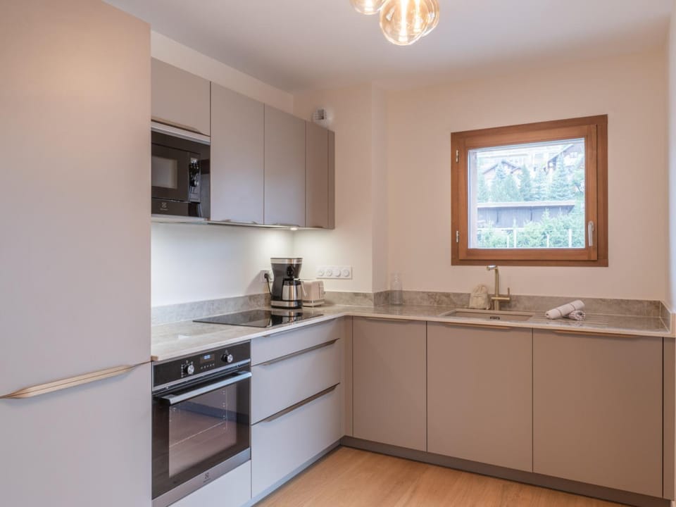 Appartement neuf skis aux pieds, 4 chambres, garage, Alpe d'Huez - FR-1-645-93 Apartment in Huez