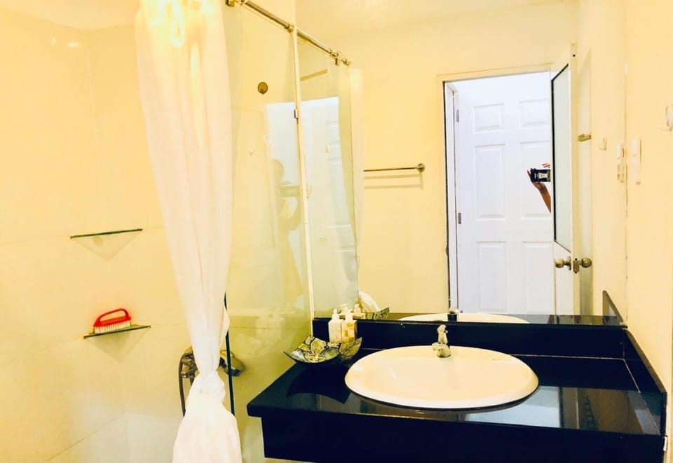 Staycation Spacious 1BR- Center D1 -Free wash Apartment in Ho Chi Minh City