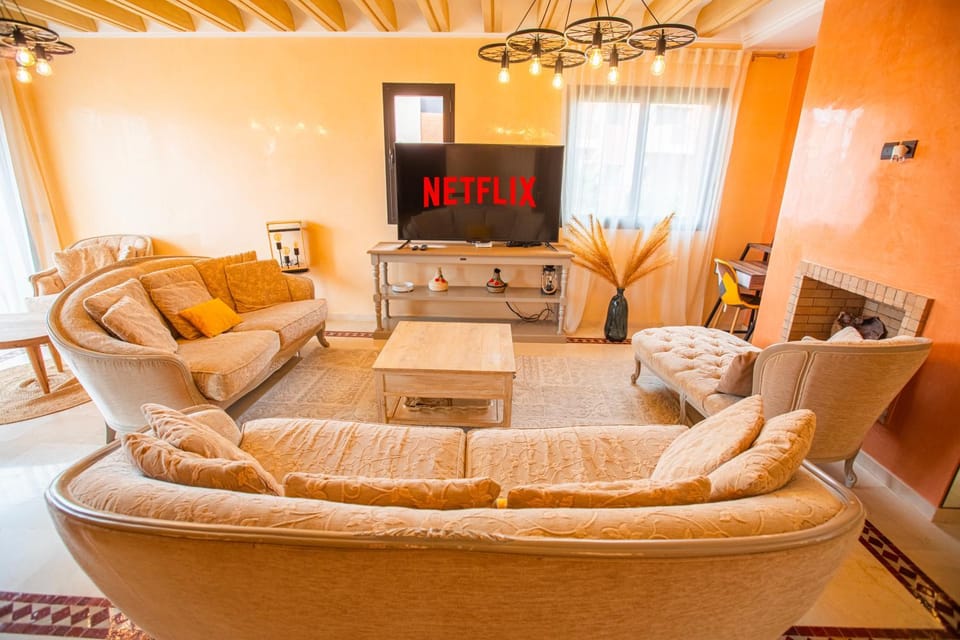 Communal lounge/ TV room, TV and multimedia, Living room, Seating area