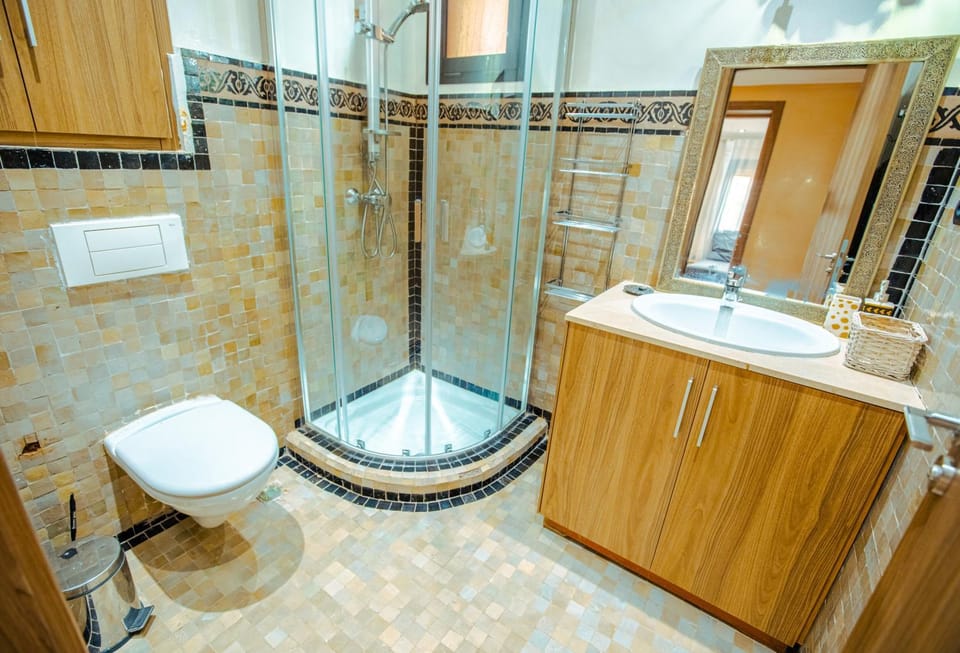 Shower, Toilet, Bathroom, towels