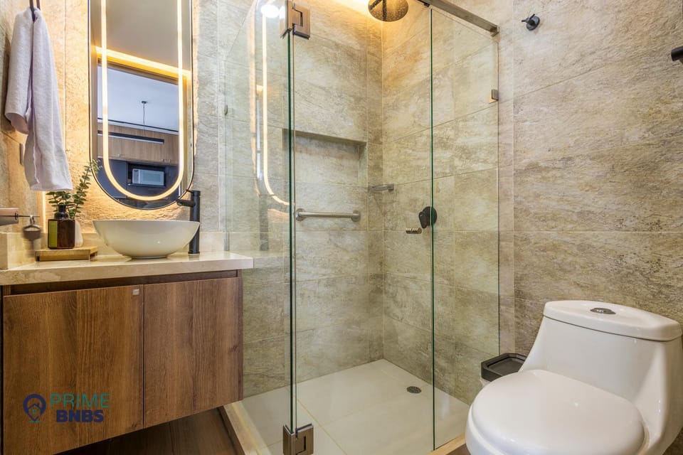 Shower, Toilet, Bathroom, towels