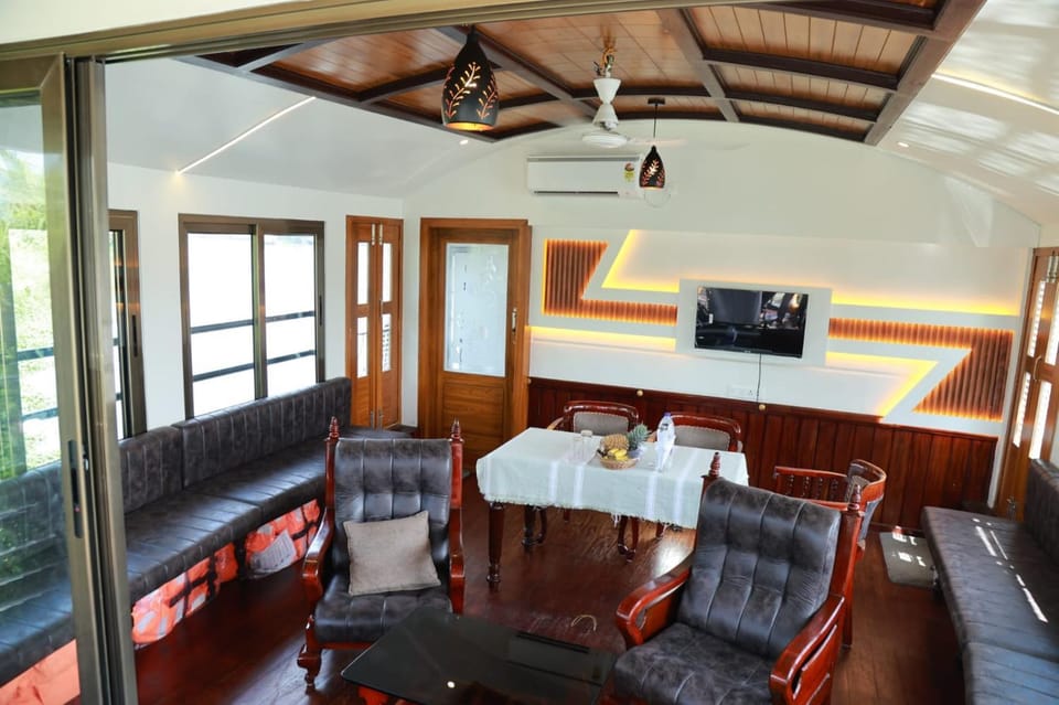 Bluegreenshouseboats Resort in Alappuzha