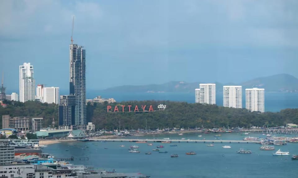 22芭提雅市中心2卧室套房 海景无边泳池 繁华街道 Apartment in Pattaya City