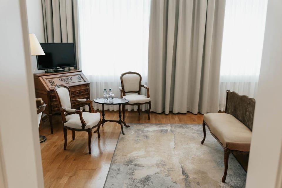 TV and multimedia, Seating area