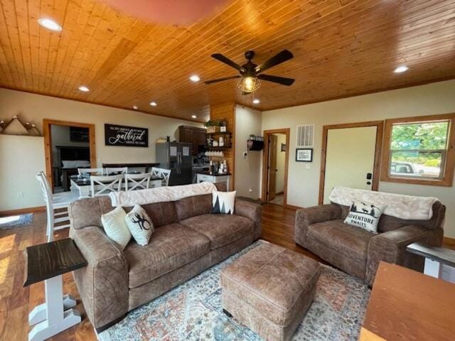TV and multimedia, Kitchen or kitchenette, Living room, Seating area, Dining area