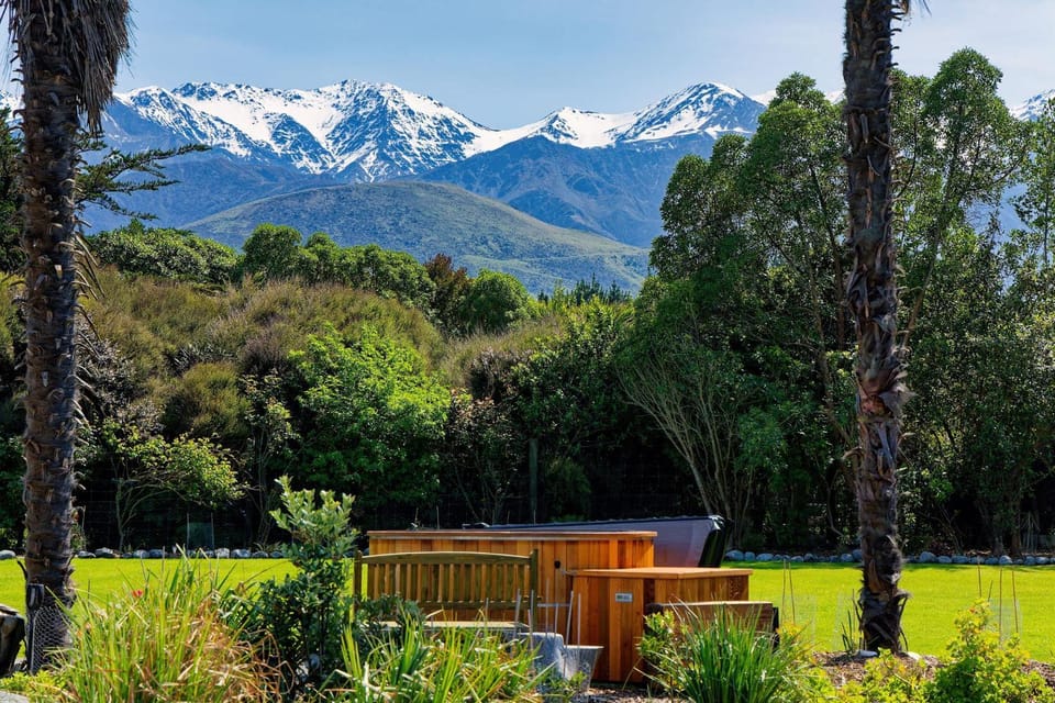 Hot Tub, Garden view, Mountain view