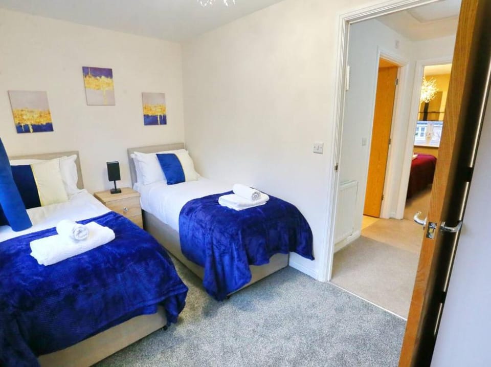 Modern 2 bed House Close To City Apartment in Prestwich