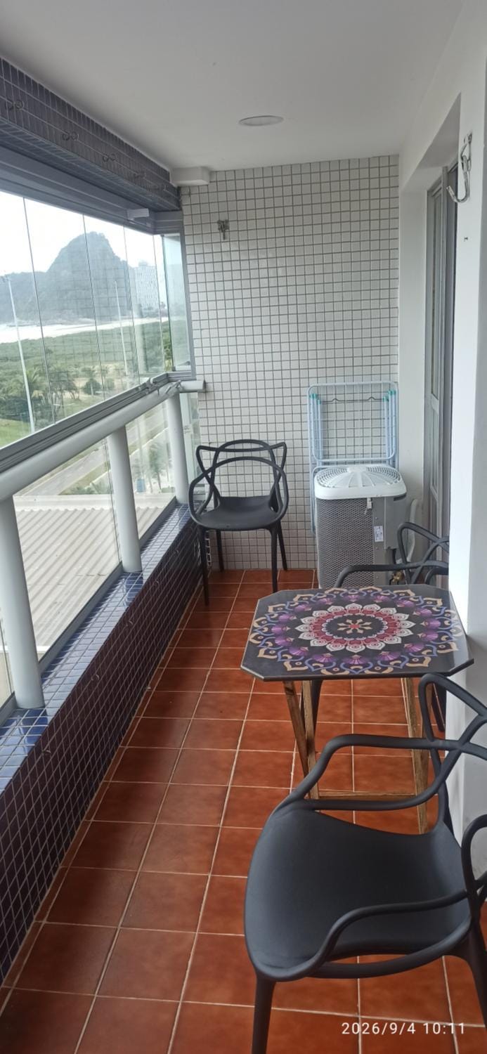 Apartamento com varanda e vista para o mar, em frente à praia de Caiobá Apartment in State of Paraná