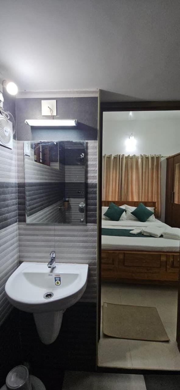 A cozy home bythe waterstream, tourist places near waynad Villa in Kerala