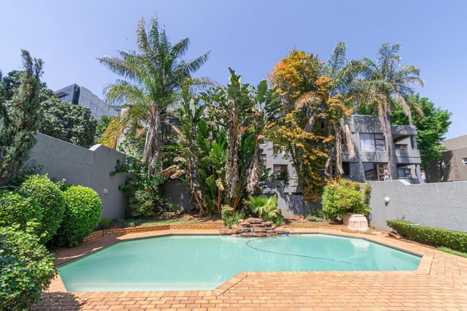 Modern Sandton City central with balcony Apartment in Sandton