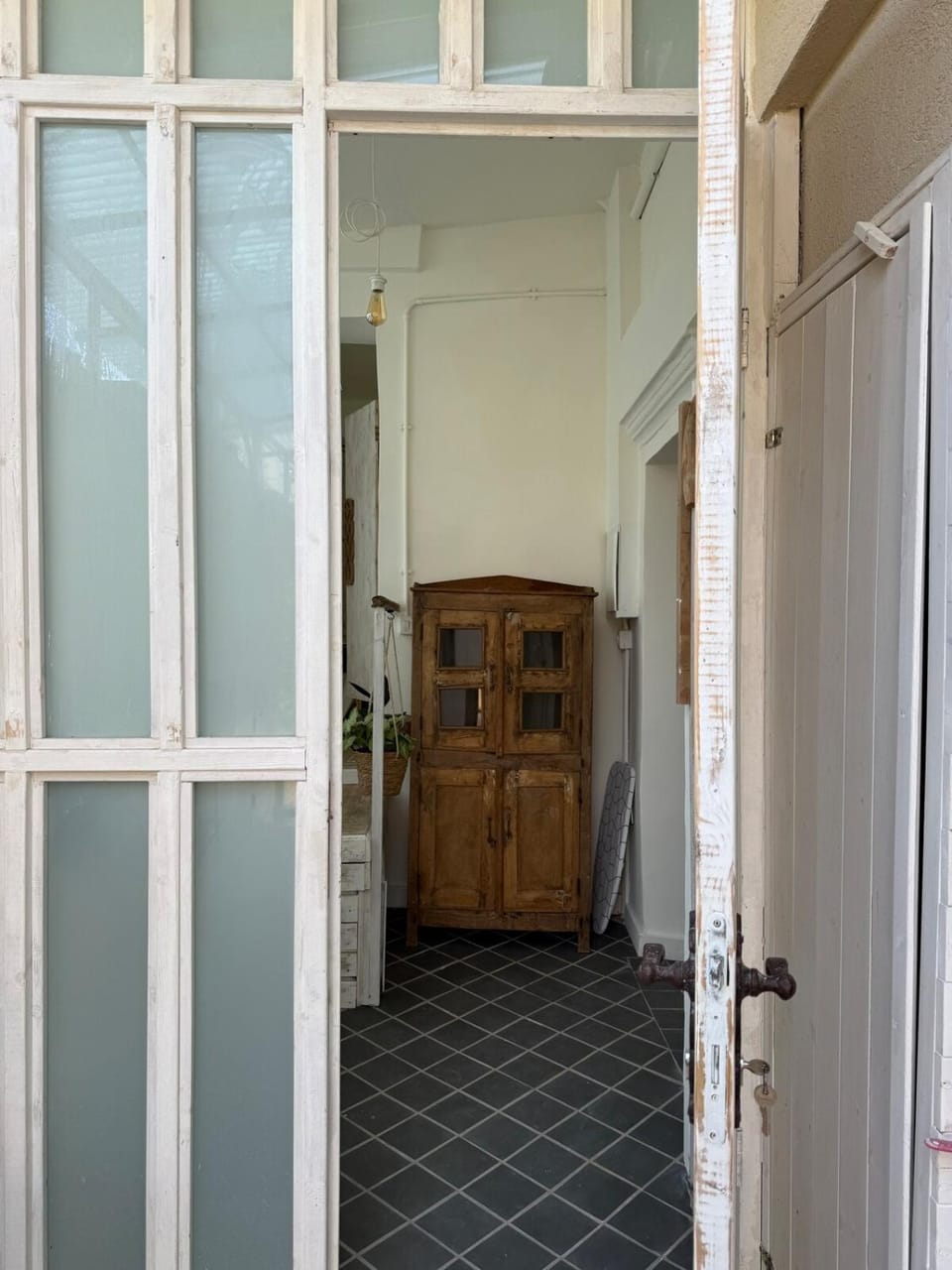 Facade/entrance, wardrobe