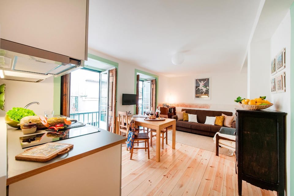 Kitchen or kitchenette, Living room