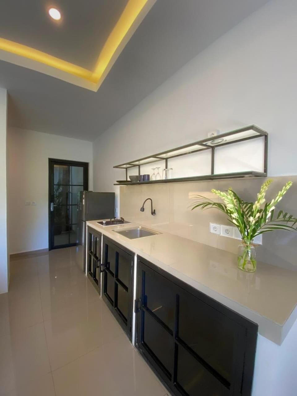 Kitchen or kitchenette, minibar, stove