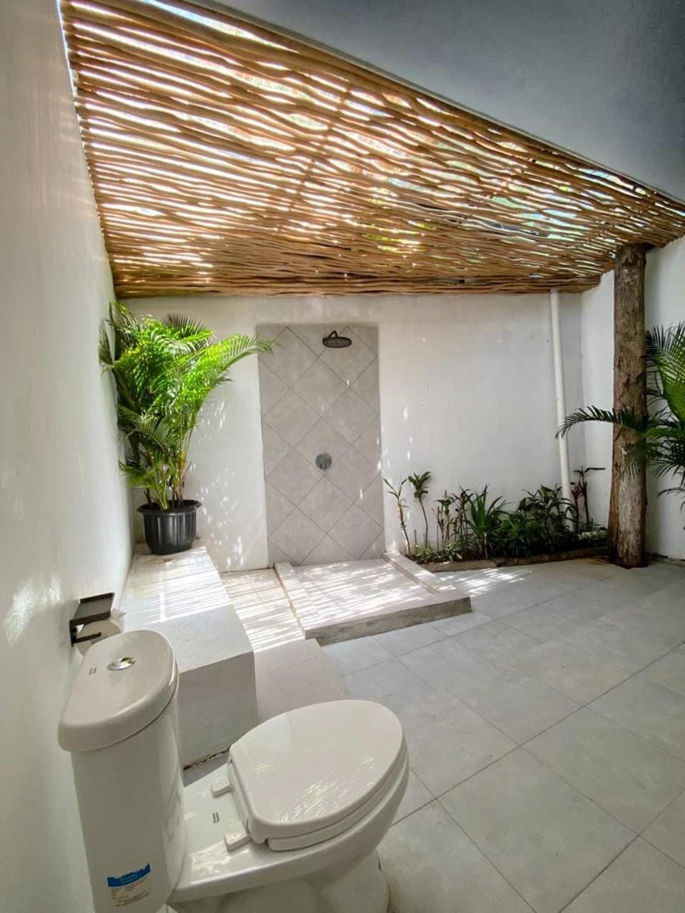Toilet, Day, Bathroom
