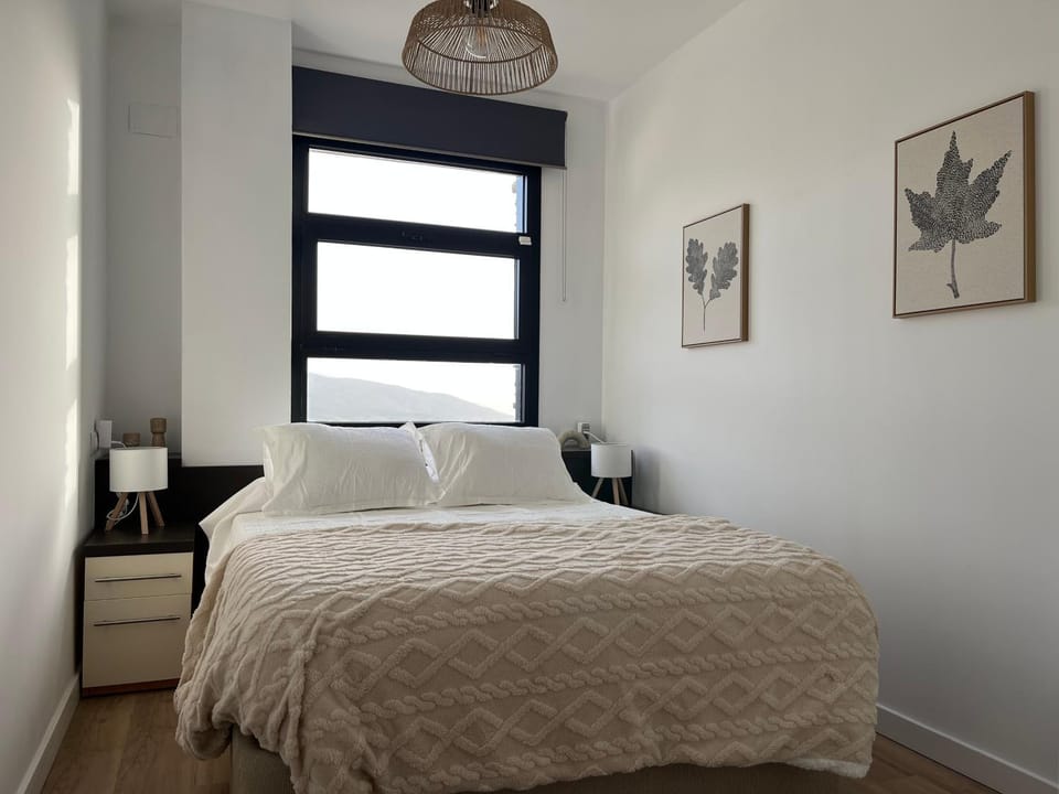Bed, Photo of the whole room, Bedroom, Mountain view