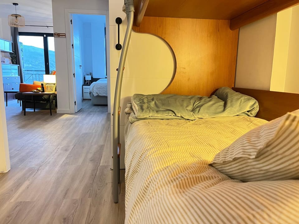 Bed, Bedroom, bunk bed