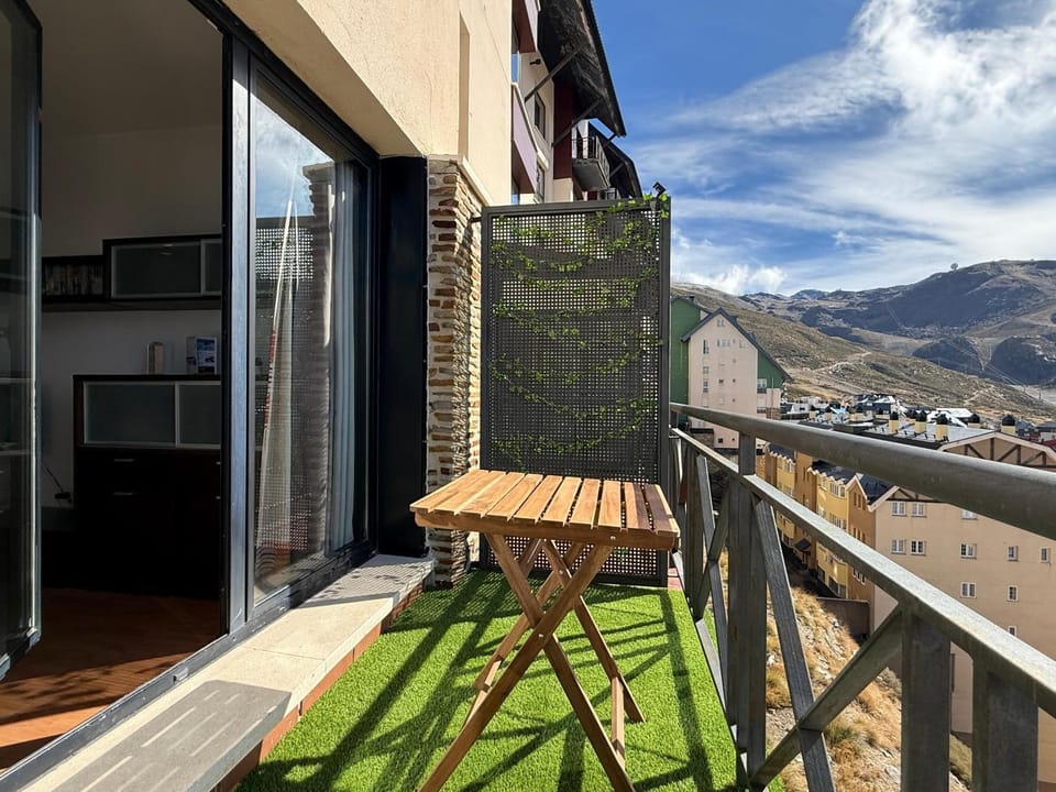 Balcony/Terrace, Mountain view