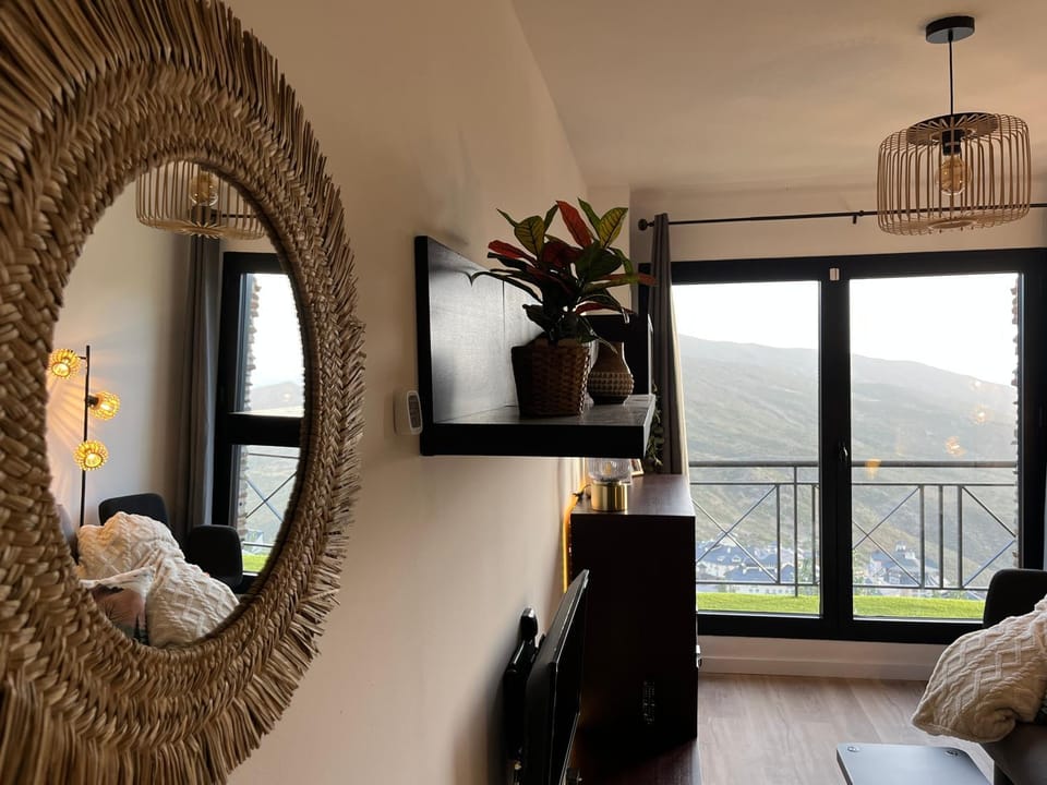 TV and multimedia, View (from property/room), Balcony/Terrace, Living room, Mountain view