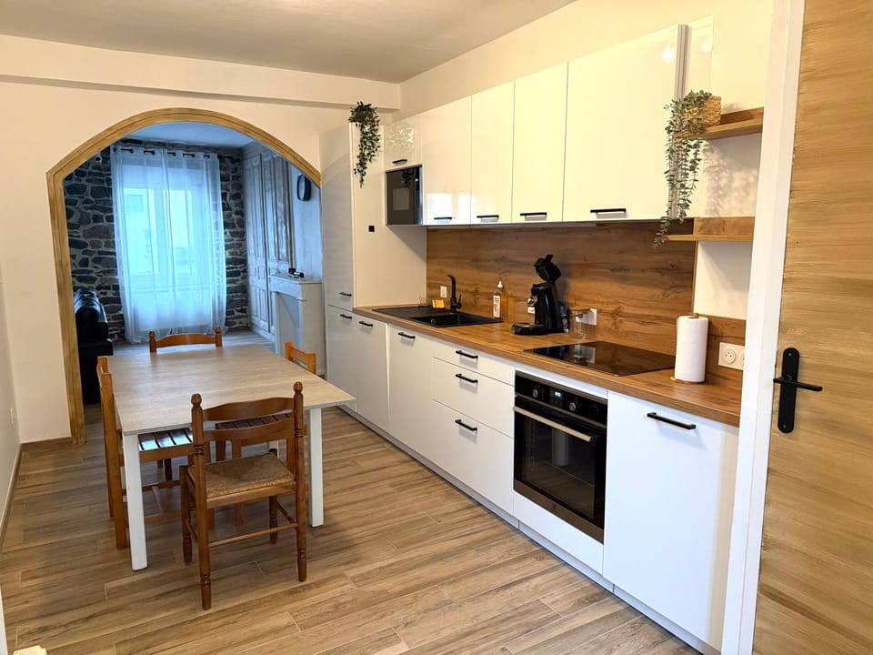 Kitchen or kitchenette, Dining area, dishwasher, oven