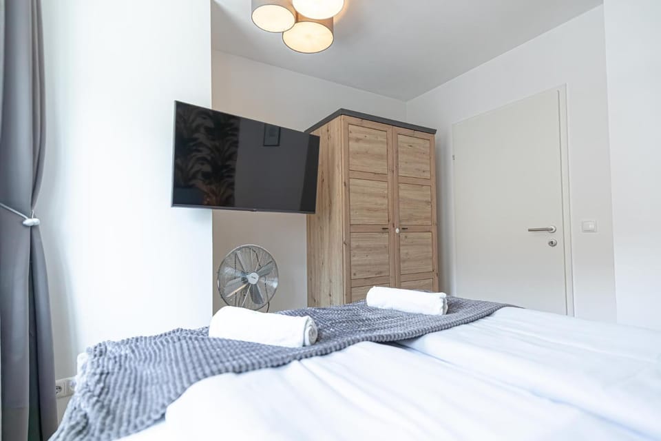 Bed, TV and multimedia, Bedroom, towels, wardrobe