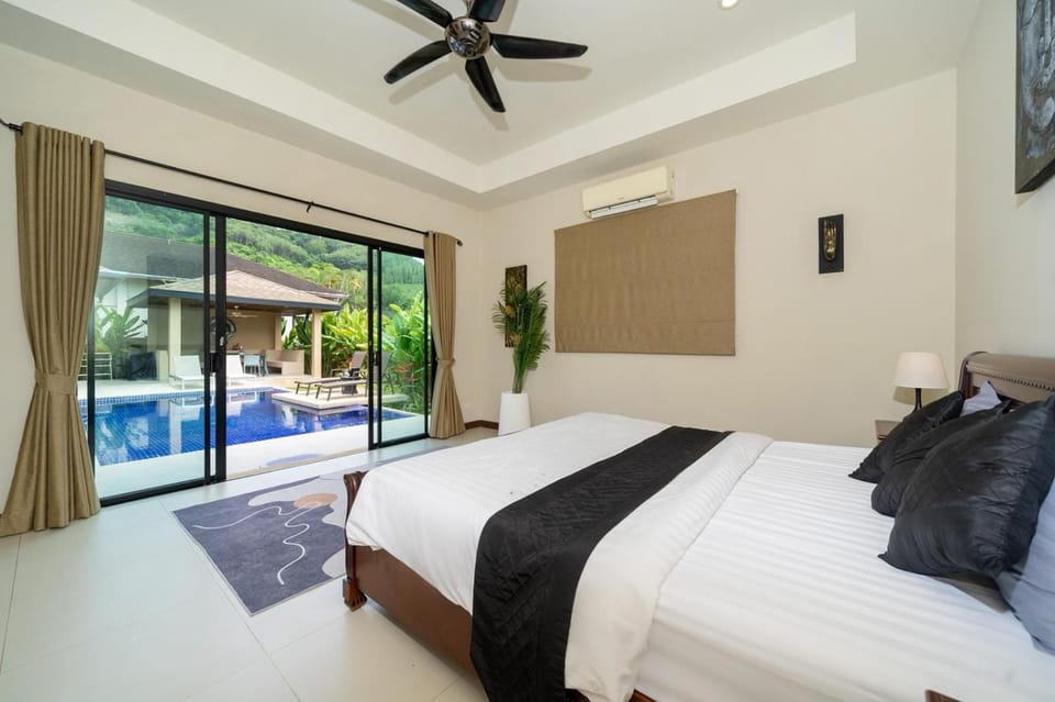 Naiharn Beach 4 Bedroom Villa Villa in Rawai
