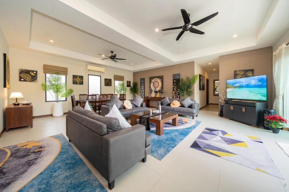 Naiharn Beach 4 Bedroom Villa Villa in Rawai