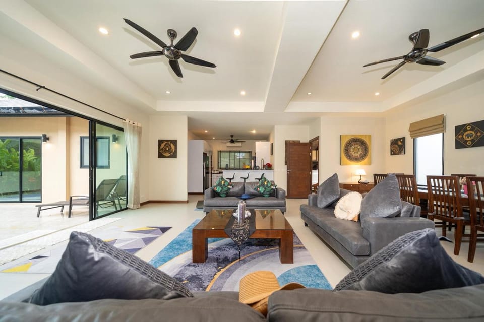 Naiharn Beach 4 Bedroom Villa Villa in Rawai