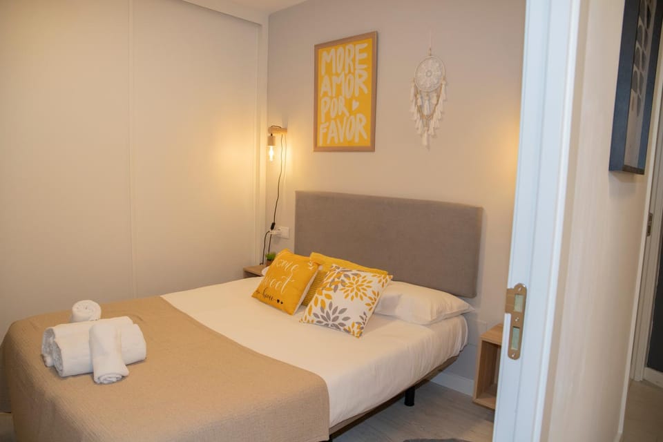 Bed, Photo of the whole room, Seating area, Bedroom, heating, internet, towels, wardrobe