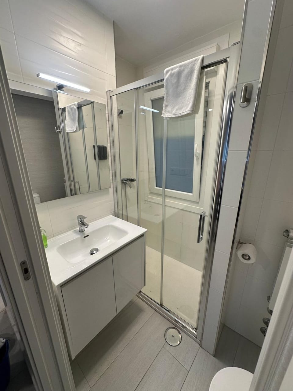 Shower, Bathroom, towels