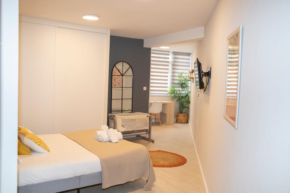 Bed, Photo of the whole room, Seating area, Bedroom, cot, flat iron, heating, towels, wardrobe