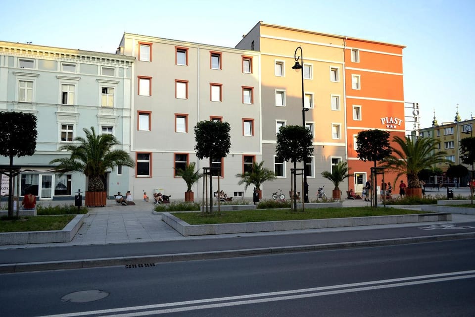 Property building, Street view, Location