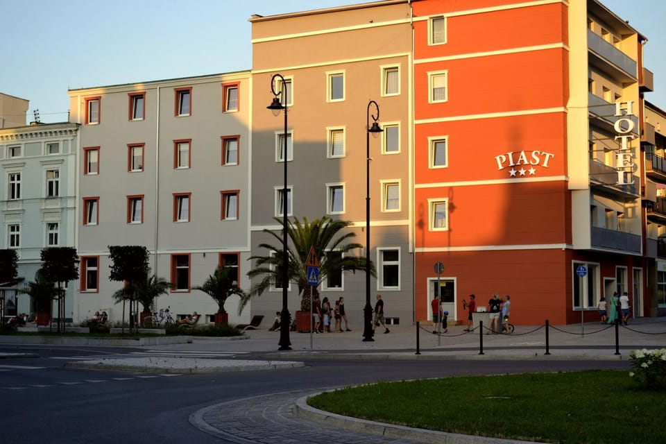 Property building, Neighbourhood, Street view, Location