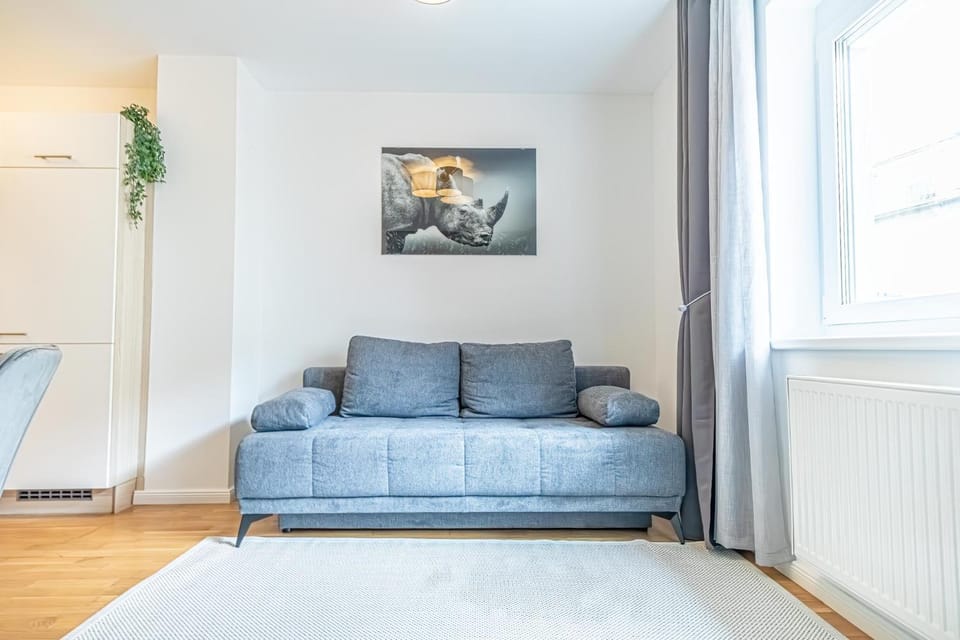 Bed, Seating area, Bedroom