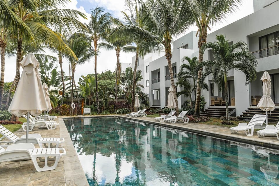 Property building, Patio, Day, Garden, Garden view, Pool view, Swimming pool, sunbed