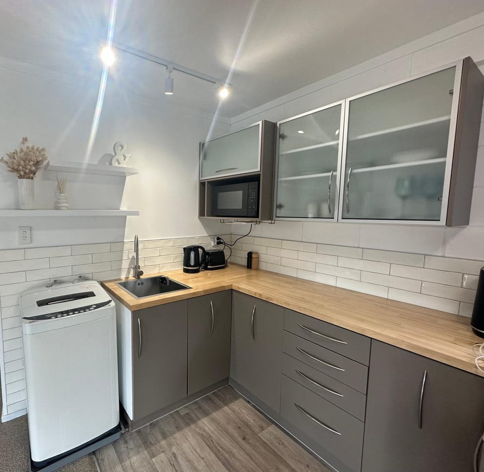 Coffee/tea facilities, Kitchen or kitchenette, toaster, washing machine